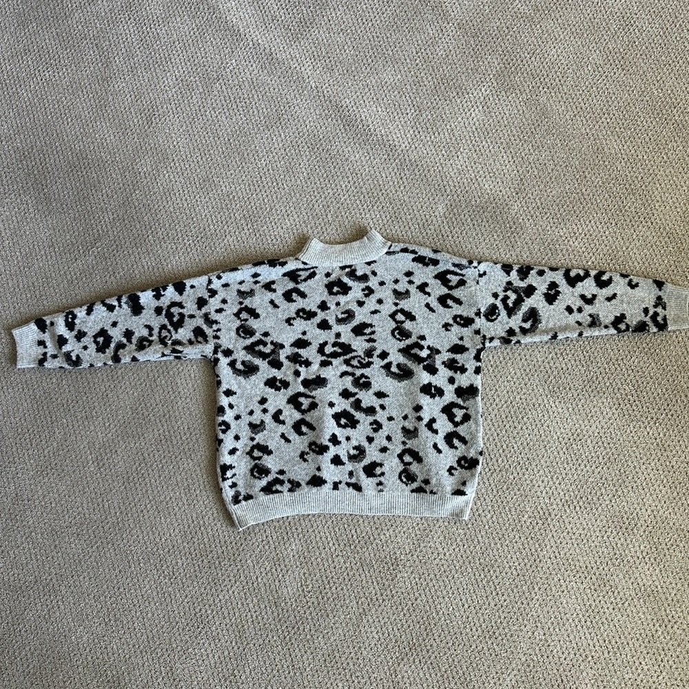 Catherine Malandrino Metallic Leopard Knit Sweater – Gray & Black